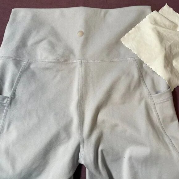 Yogalicious Lux - Lux Tribeca 5" Shorts with pockets - Size Medium - Picture 5 of 6